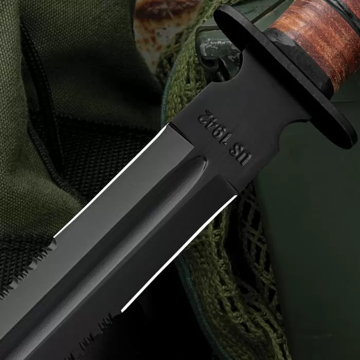US 1942 Double-Edge Combat Sword And Sheath - AUS-6 Stainless Steel Blade, Leather Stacked Handle - Length 27 1/2β - Image 2