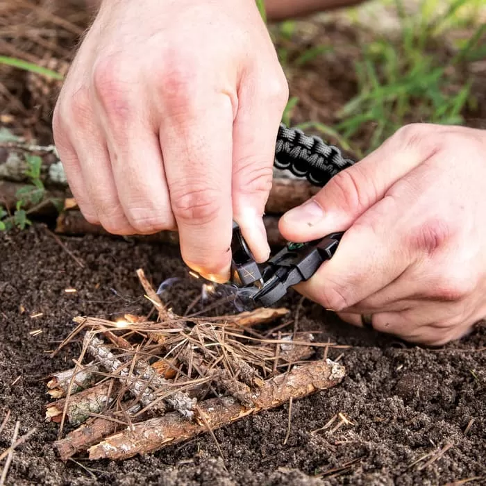 SHTF Multi-Function Paracord Bracelet - Fire Starter, Emergency Whistle, Integrated Compass - Image 3